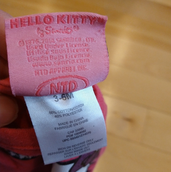 4/20$ 3-6m hello Kitty San Rio long sleeve pink onesie with suspenders - Picture 5 of 6